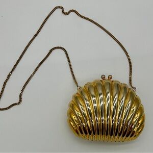 Vintage Gold Tone Metal Clam Seashell Shell Purse Shoulder Bag Clutch 1980s
